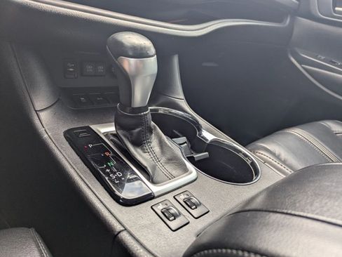 Used 2017 Toyota Highlander SE image 8