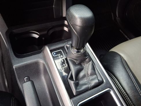 Used 2018 Toyota Tacoma SR5 image 14