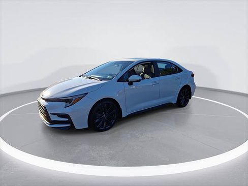 Certified 2025 Toyota Corolla SE w/ SE Premium Package FWD image 6