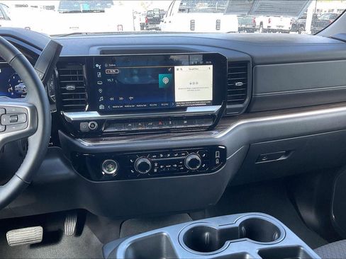 Used 2023 Chevrolet Silverado 1500 LT AWD/4WD image 6