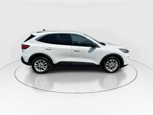Used 2022 Ford Escape SE FWD image 9