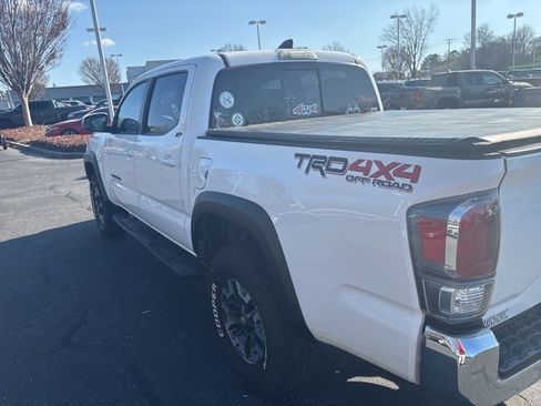 Used 2022 Toyota Tacoma TRD Off-Road image 7