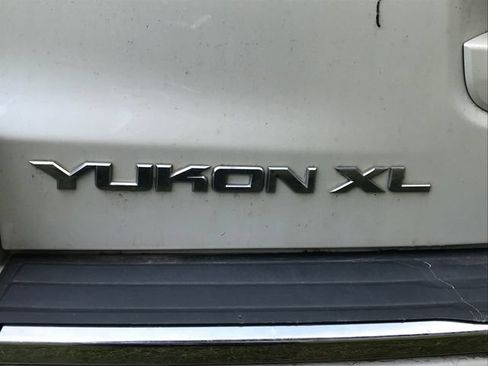 Used 2016 GMC Yukon XL Denali w/ Open Road Package AWD/4WD image 8
