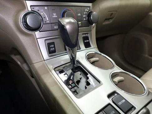 Used 2011 Toyota Highlander SE image 24