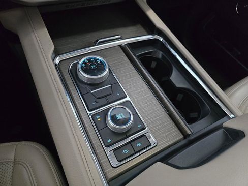 Used 2024 Ford Expedition Limited image 34