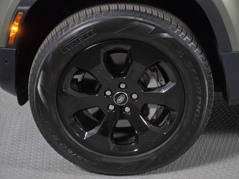 Used 2023 Land Rover Defender 110 SE image 9