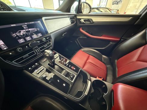 Used 2022 Porsche Macan S image 24