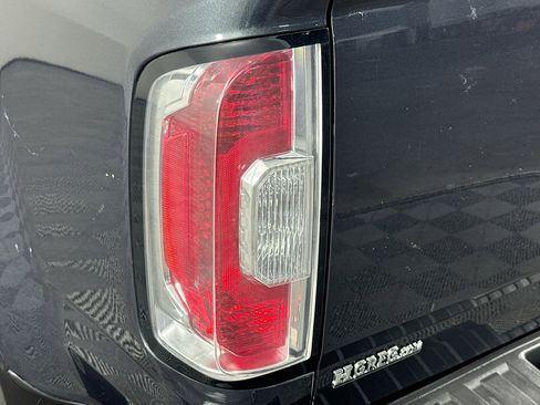 Used 2021 GMC Canyon Denali image 34