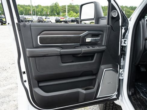 New 2026 RAM 4500 4x4 Crew Cab DRW w/ Laramie Trim Package image 33
