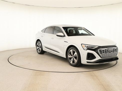 Used 2024 Audi Q8 e-tron Premium Plus w/ Premium Plus Package image 10