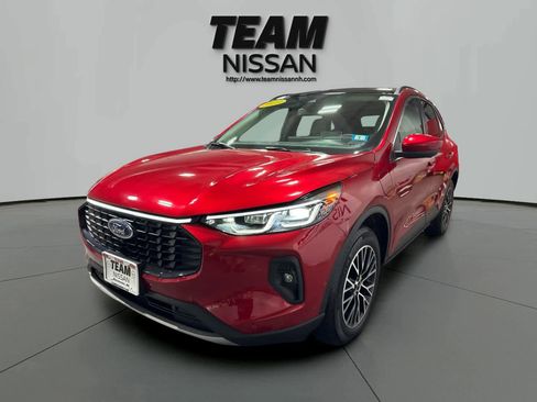 Used 2023 Ford Escape SE w/ PHEV Premium Package image 3