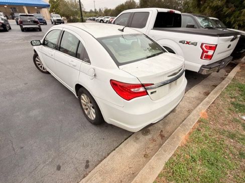 Used 2014 Chrysler 200 Touring image 4