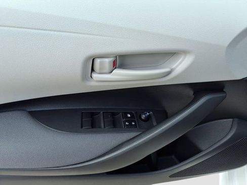 Used 2025 Toyota Corolla LE w/ Convenience Package image 15