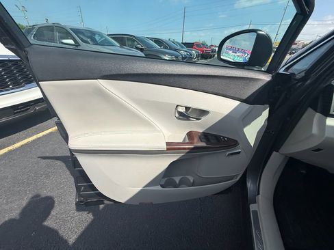 Used 2011 Toyota Venza w/ Comfort Pkg image 10