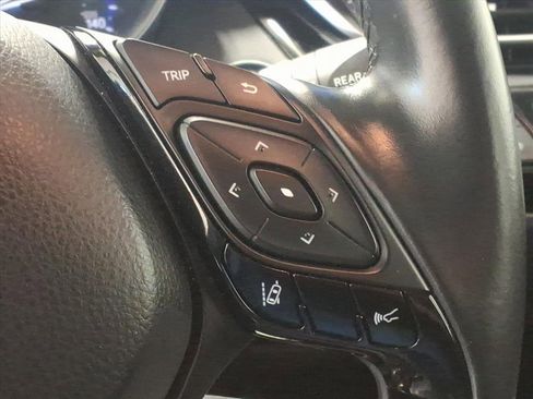 Used 2019 Toyota C-HR XLE image 12