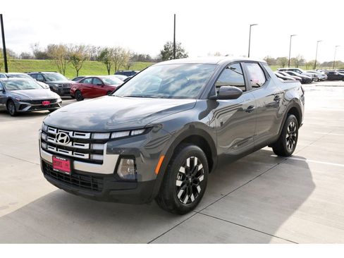 Certified 2025 Hyundai Santa Cruz SE FWD image 4