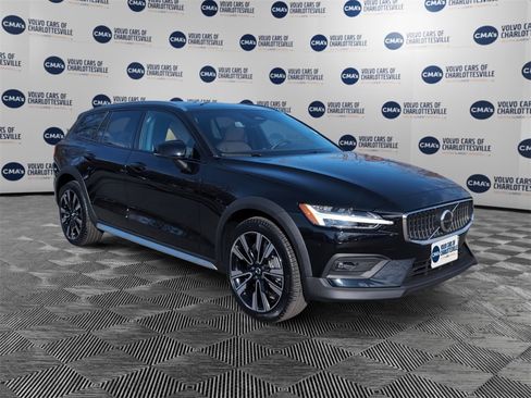 New 2026 Volvo V60 B5 Cross Country Ultra w/ Protection Package Premier image 7