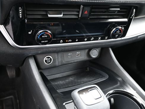 Used 2023 Nissan Rogue SV w/ SV Premium Package image 18