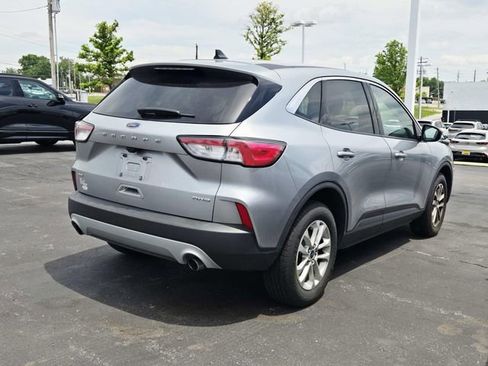 Used 2021 Ford Escape SE w/ Cold Weather Package AWD/4WD image 2