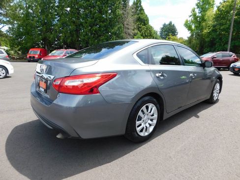 Used 2017 Nissan Altima 2.5 S FWD image 2