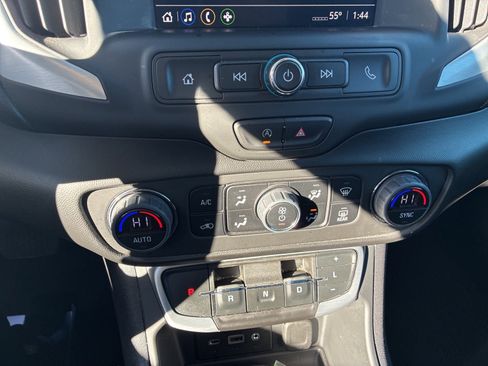 Used 2023 GMC Terrain SLE w/ Driver Convenience Package image 22