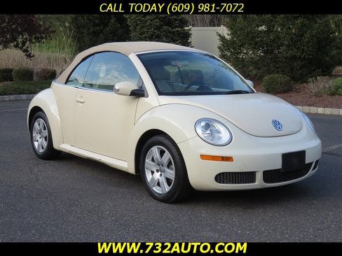 Used 2007 Volkswagen Beetle Convertible w/ Package 1 FWD image 3