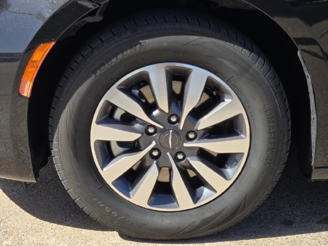 Certified 2023 Chrysler Pacifica Touring-L FWD image 10