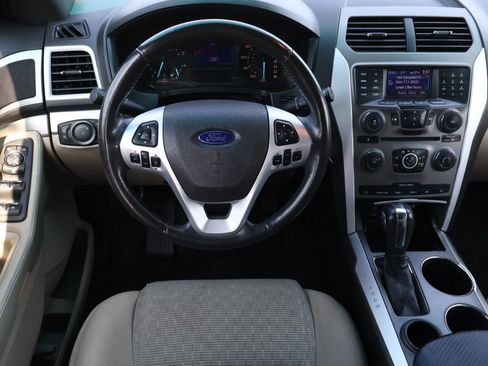 Used 2013 Ford Explorer XLT FWD image 9
