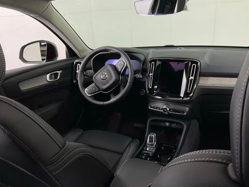 New 2026 Volvo XC40 B5 Plus w/ Protection Package Premier image 31