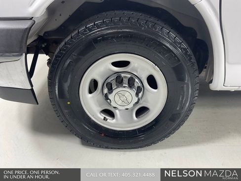 Used 2020 Chevrolet Express 3500 LT w/ LT Preferred Equipment Group RWD image 10