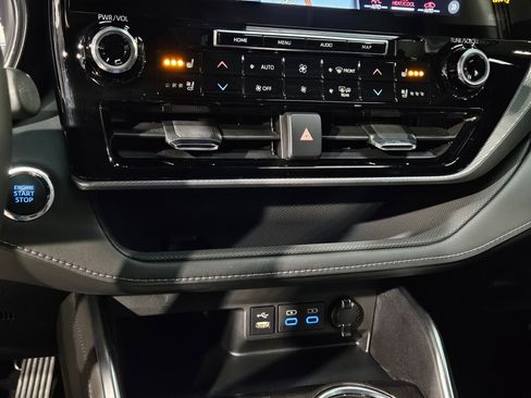 Used 2022 Toyota Highlander Platinum image 32