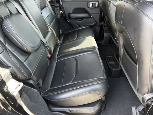 Used 2023 Jeep Wrangler Unlimited Sahara image 15