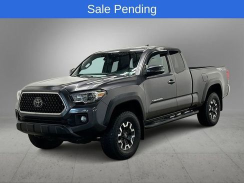 Used 2018 Toyota Tacoma TRD Off-Road image 1