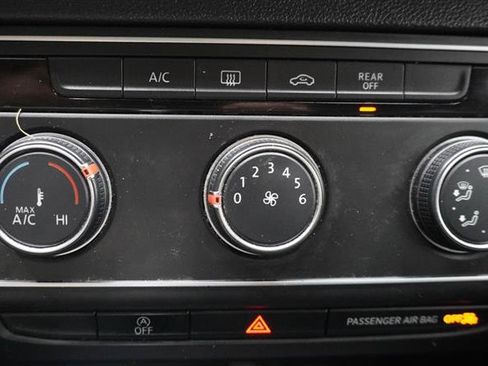 Used 2018 Volkswagen Atlas Launch Edition AWD/4WD image 28