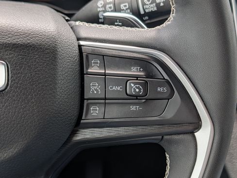 Used 2023 Jeep Grand Cherokee Altitude AWD/4WD image 30