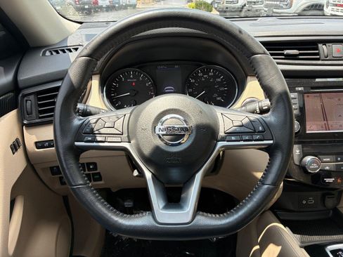 Used 2018 Nissan Rogue SL w/ Premium Package FWD image 9