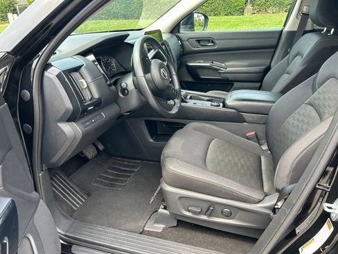 Used 2024 Nissan Pathfinder SV AWD/4WD image 8