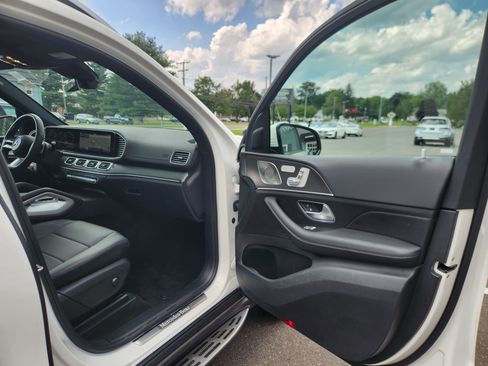 Used 2024 Mercedes-Benz GLS 450 4MATIC w/ AMG Line Exterior image 42