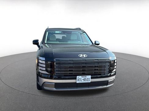 Used 2026 Hyundai Palisade SEL FWD image 2