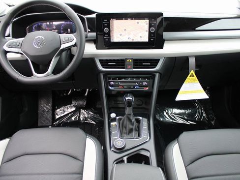 New 2026 Volkswagen Taos SEL AWD/4WD image 19
