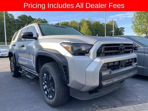 Used 2025 Toyota 4Runner SR5 AWD/4WD image 4