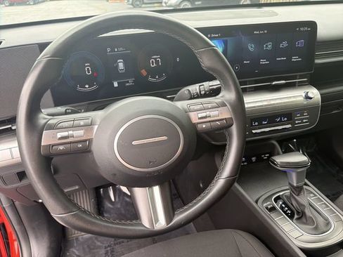 Used 2025 Hyundai Kona SEL FWD image 17