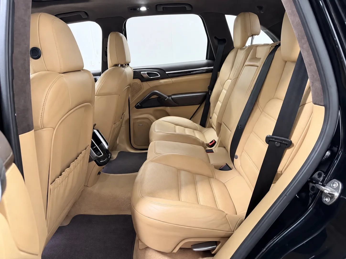 Used 2016 Porsche Cayenne Turbo AWD/4WD image 15