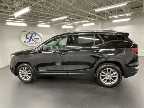 Used 2024 GMC Terrain SLT image 2