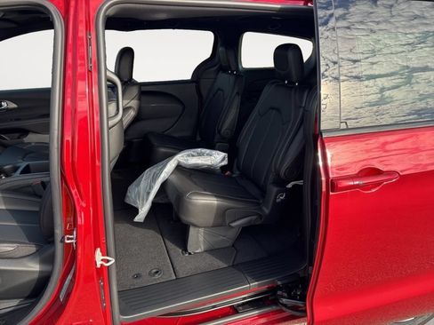New 2026 Chrysler Pacifica Select w/ S Appearance Package FWD image 23