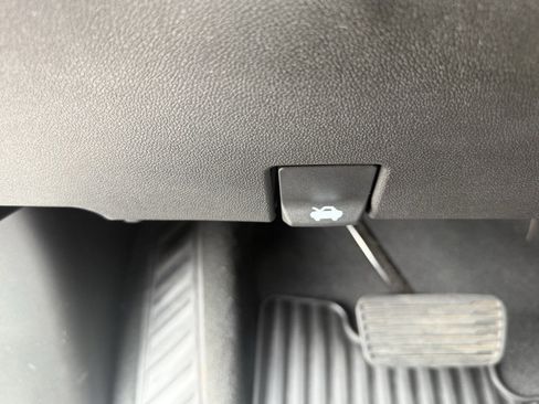 Used 2025 Chevrolet Silverado 2500 LT w/ Z71 Chrome Sport Edition image 18