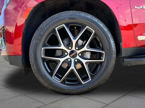 Used 2022 GMC Yukon XL SLT w/ SLT Premium Package AWD/4WD image 11