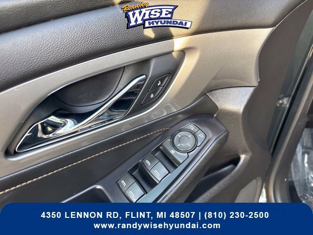 Used 2018 Chevrolet Traverse LT FWD image 16