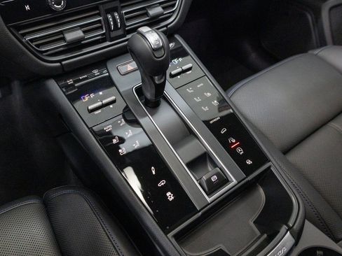 New 2026 Porsche Macan Turbo image 14