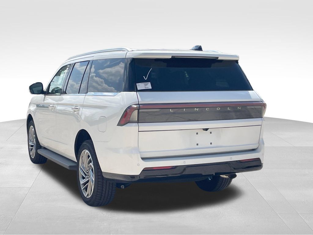 New 2027 Lincoln Navigator Premiere AWD/4WD image 3